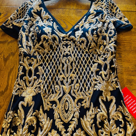 R&M Richards size 6 navy and golds sequin gown - Picture 2 of 5